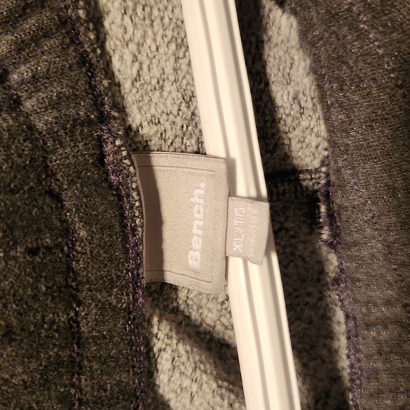 Bench sweats - Picture 2 of 3